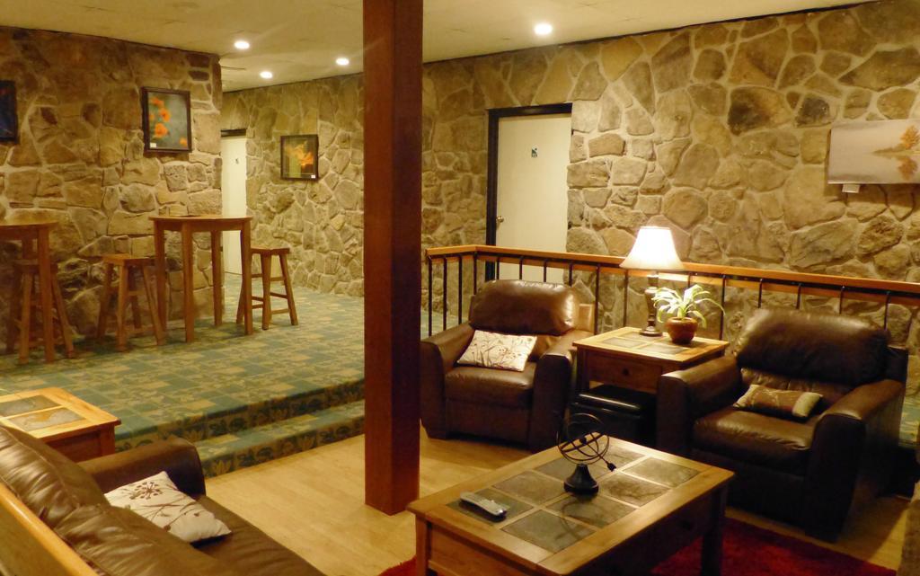 Inn At Deep Creek Oakland Exterior photo