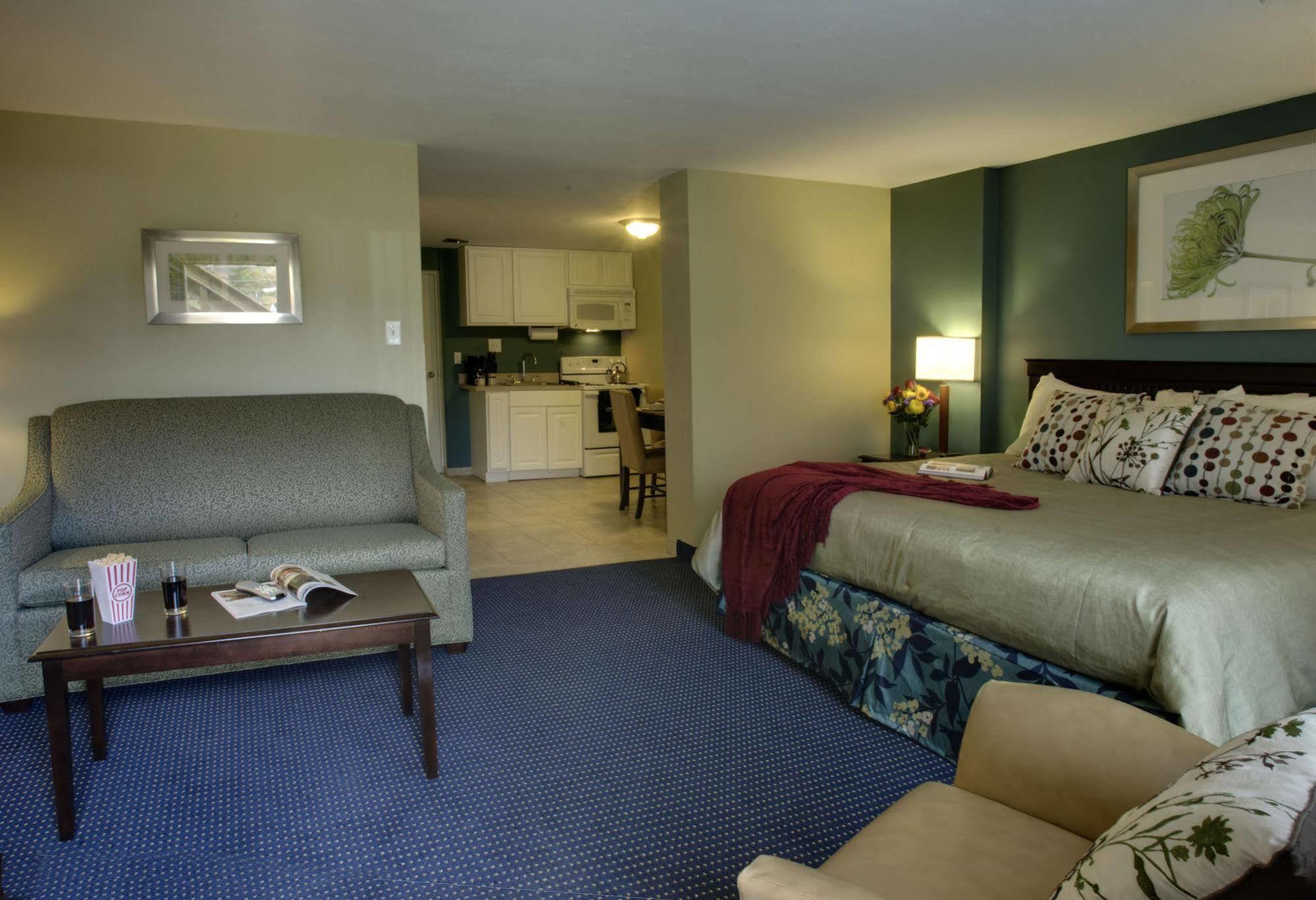 Inn At Deep Creek Oakland Exterior photo