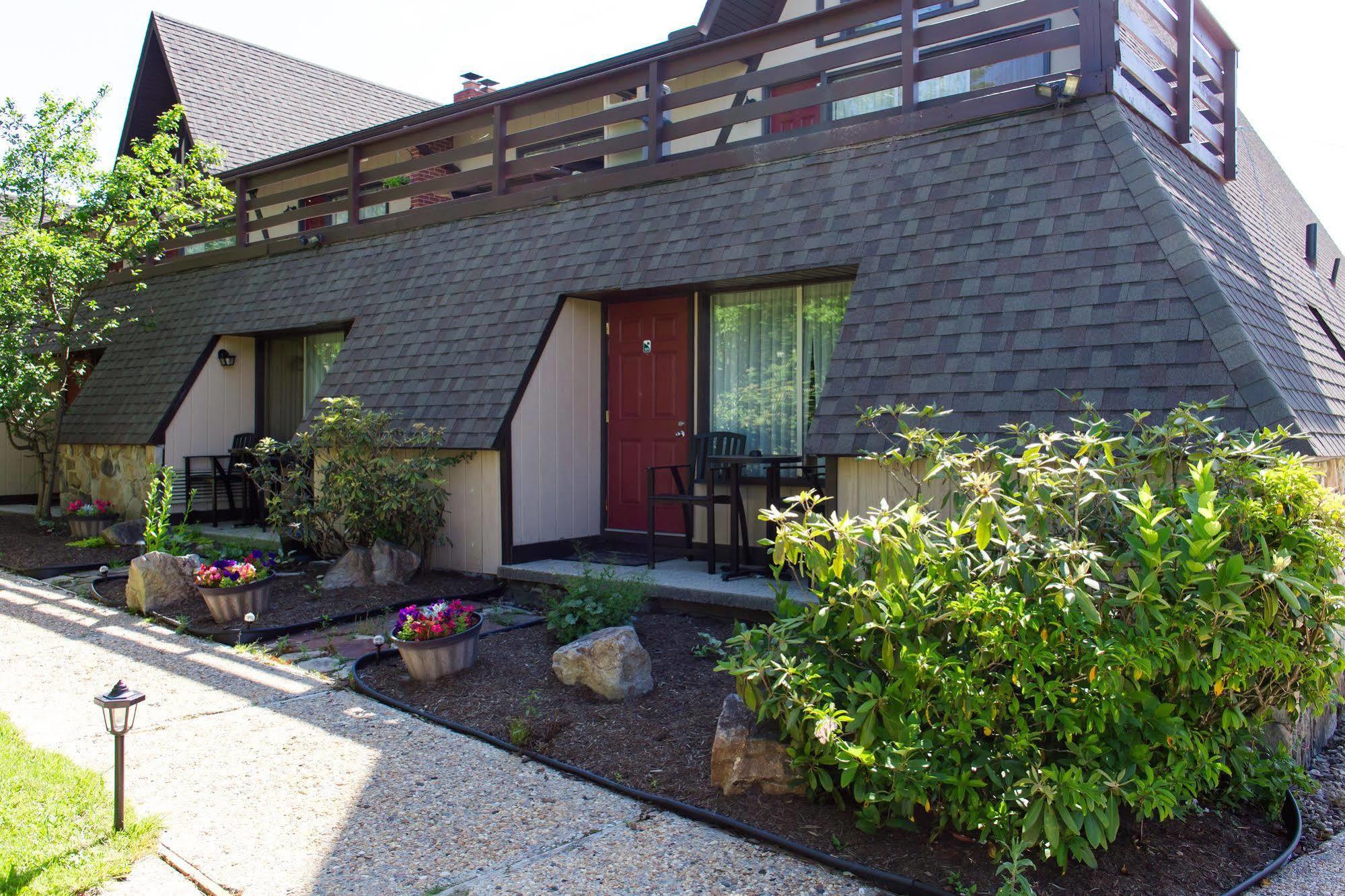 Inn At Deep Creek Oakland Exterior photo